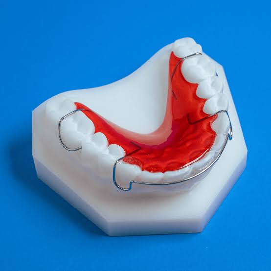 Hawley Retainer